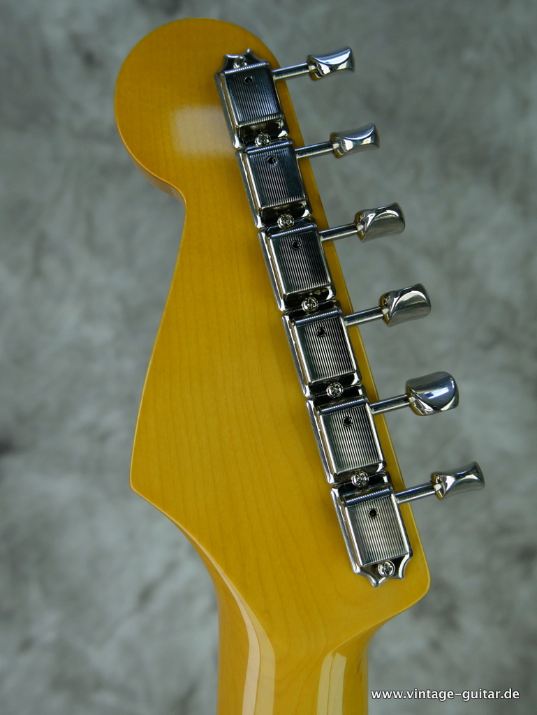 Fender-Stratocaster-MIJ-Japan-1962-Reissue-sparklin-red-001g-red-005.JPG