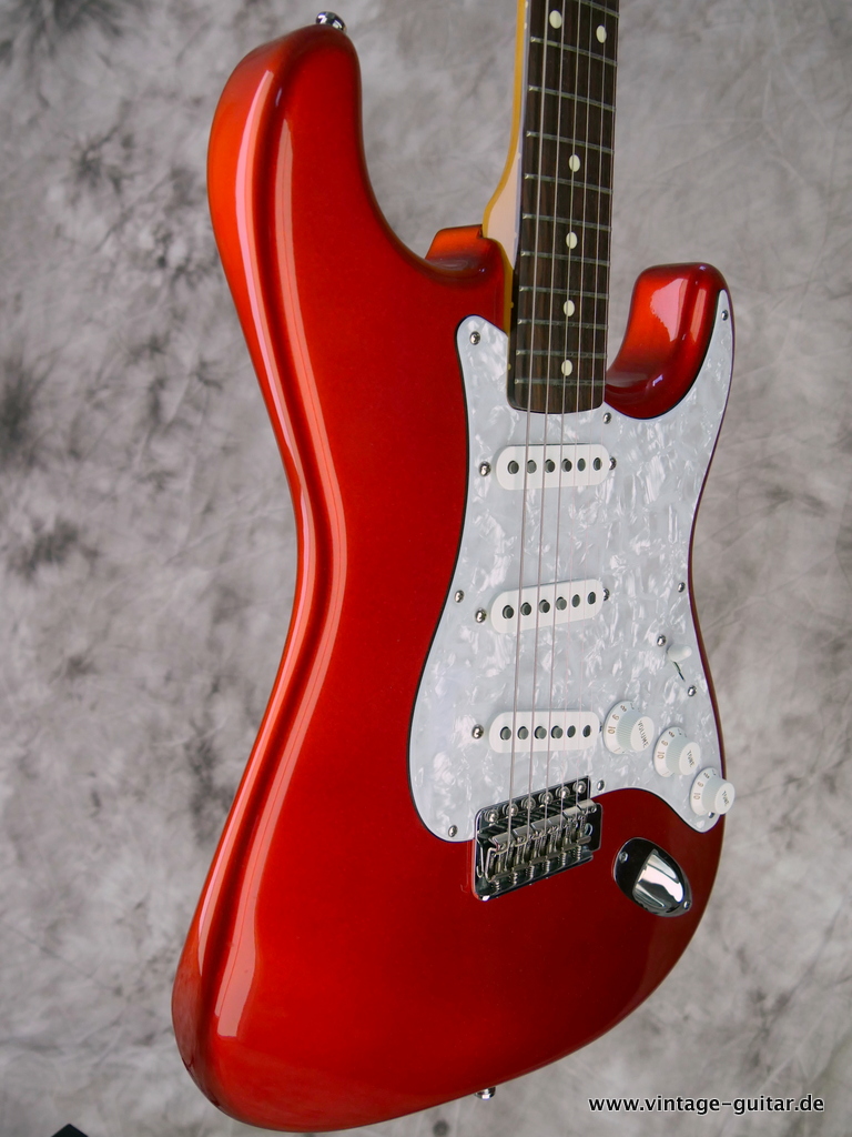 Fender-Stratocaster-MIJ-Japan-1962-Reissue-sparklin-red-001g-red-006.JPG