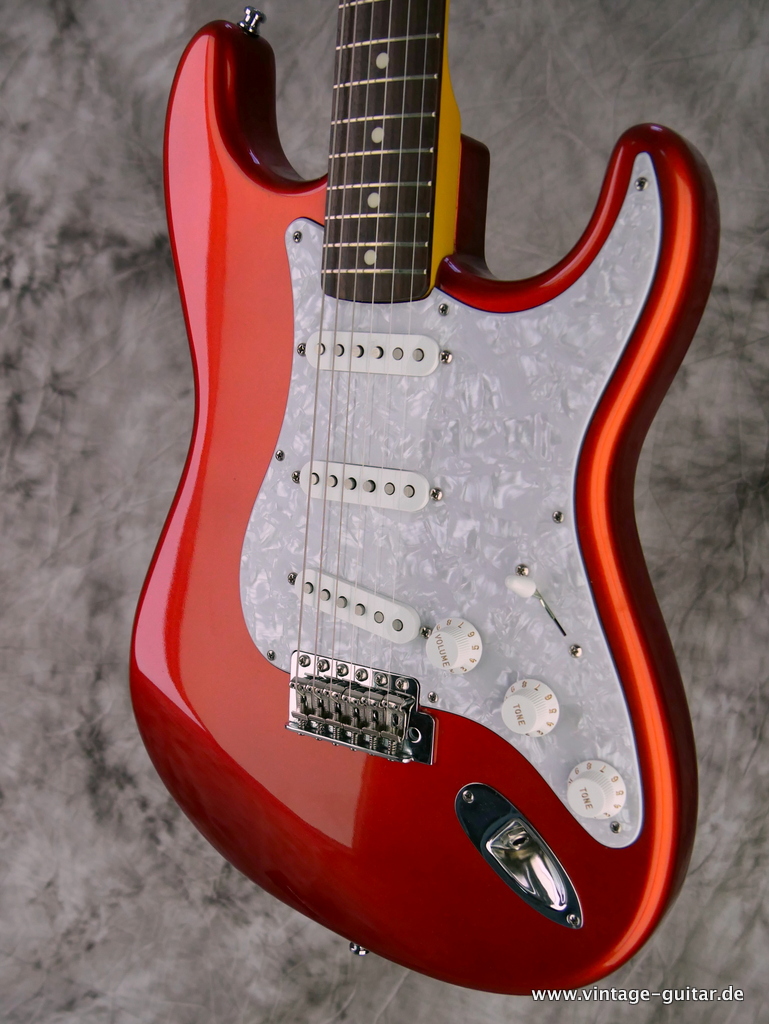 Fender-Stratocaster-MIJ-Japan-1962-Reissue-sparklin-red-001g-red-007.JPG