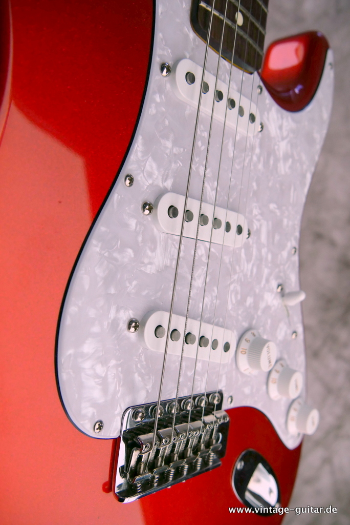 Fender-Stratocaster-MIJ-Japan-1962-Reissue-sparklin-red-001g-red-012.JPG