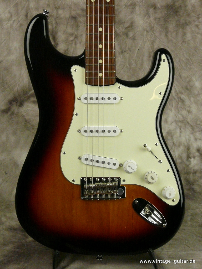 Fender-Stratocaster-Japan-sunburst-67-62-pickups-012.JPG