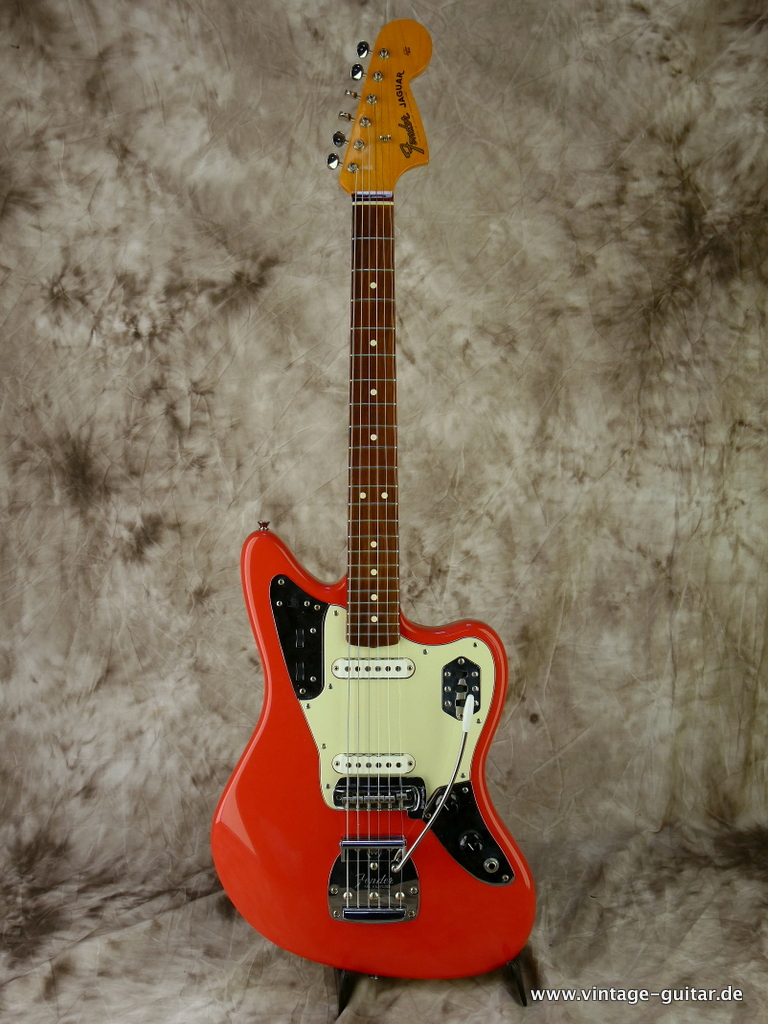 Fender-Jaguar-AVRI-1962-Vintage-Reissue-fiesta-red-001.JPG