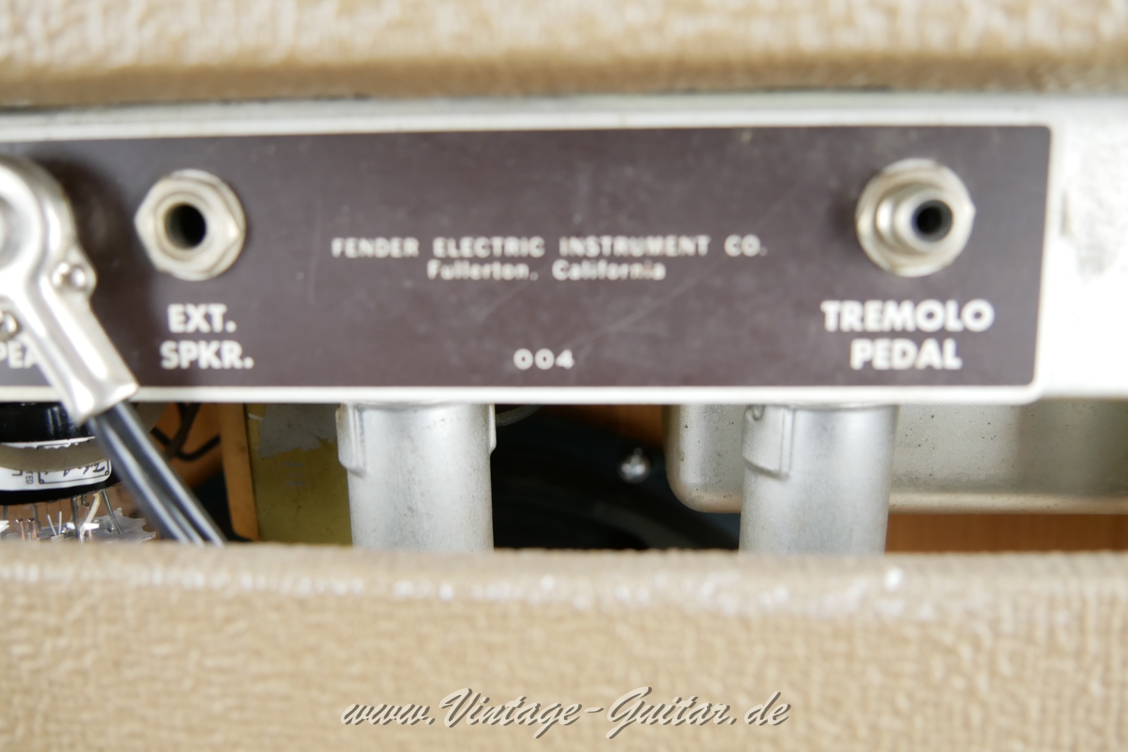 Fender-Vibrolux-Amp-1962-brown-tolex-008.JPG