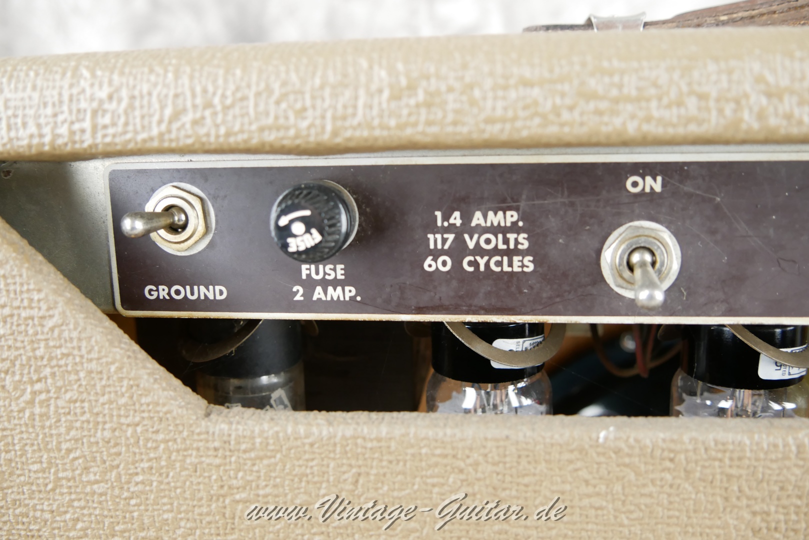 Fender-Vibrolux-Amp-1962-brown-tolex-009.JPG