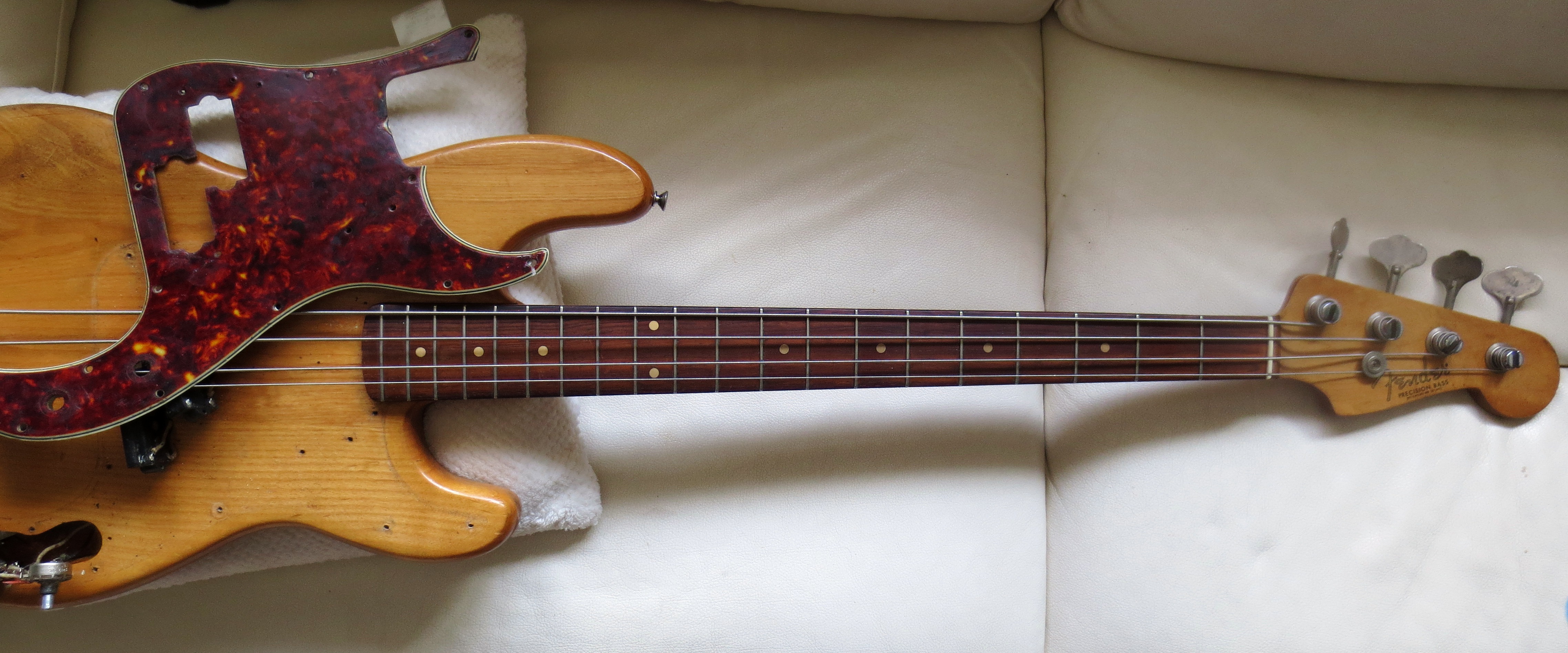 Fender-Precision-Bass-1961-refinished-006.JPG