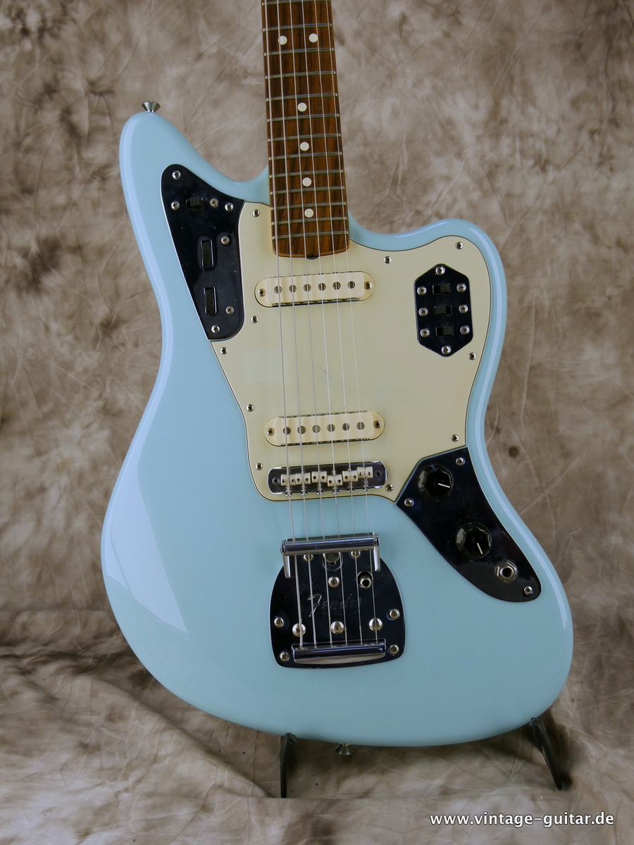 Fender-Jaguar-Thinskin-USA-2008-daphne-blue-002.JPG