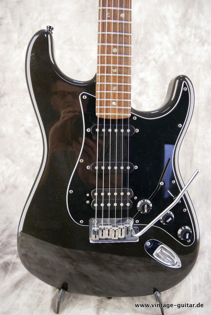 Fender_Stratocaster__American_Deluxe_HSS_Montego_Black_2004-003.JPG