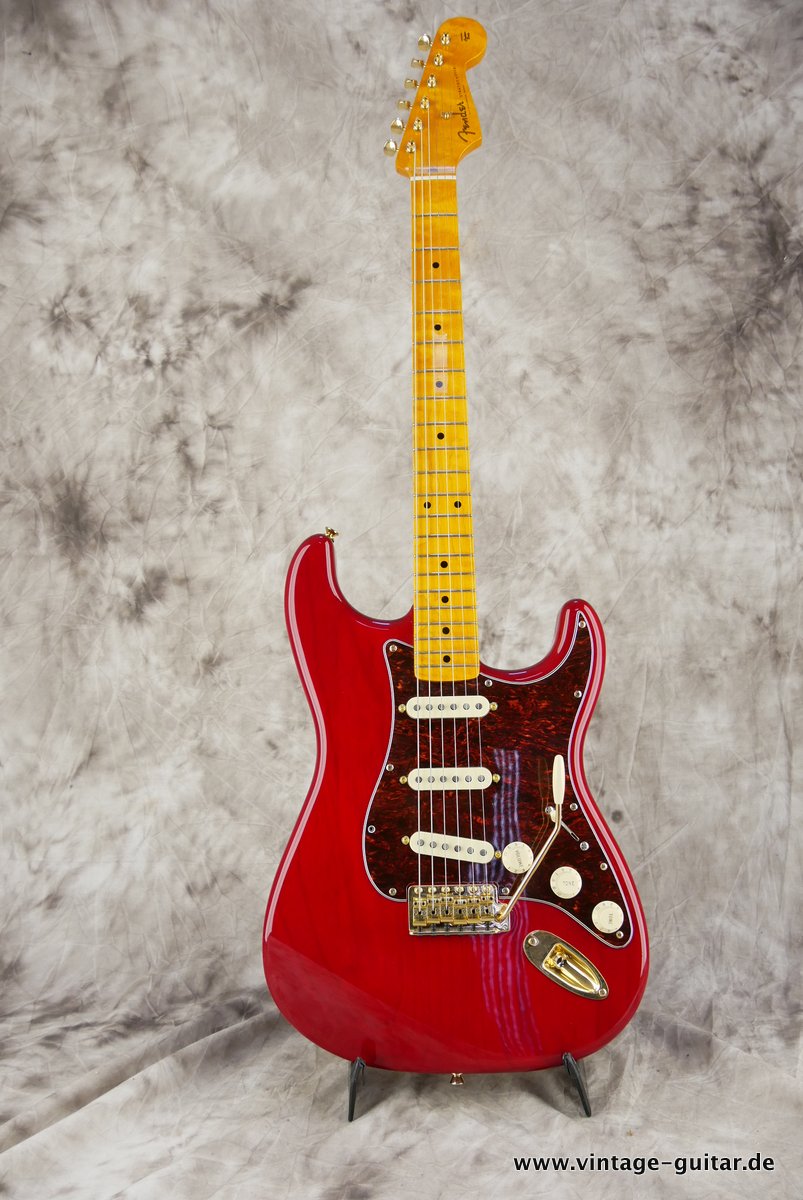Fender_Stratocaster_Mexico_2013_Crimson_Red_transparent-001.JPG