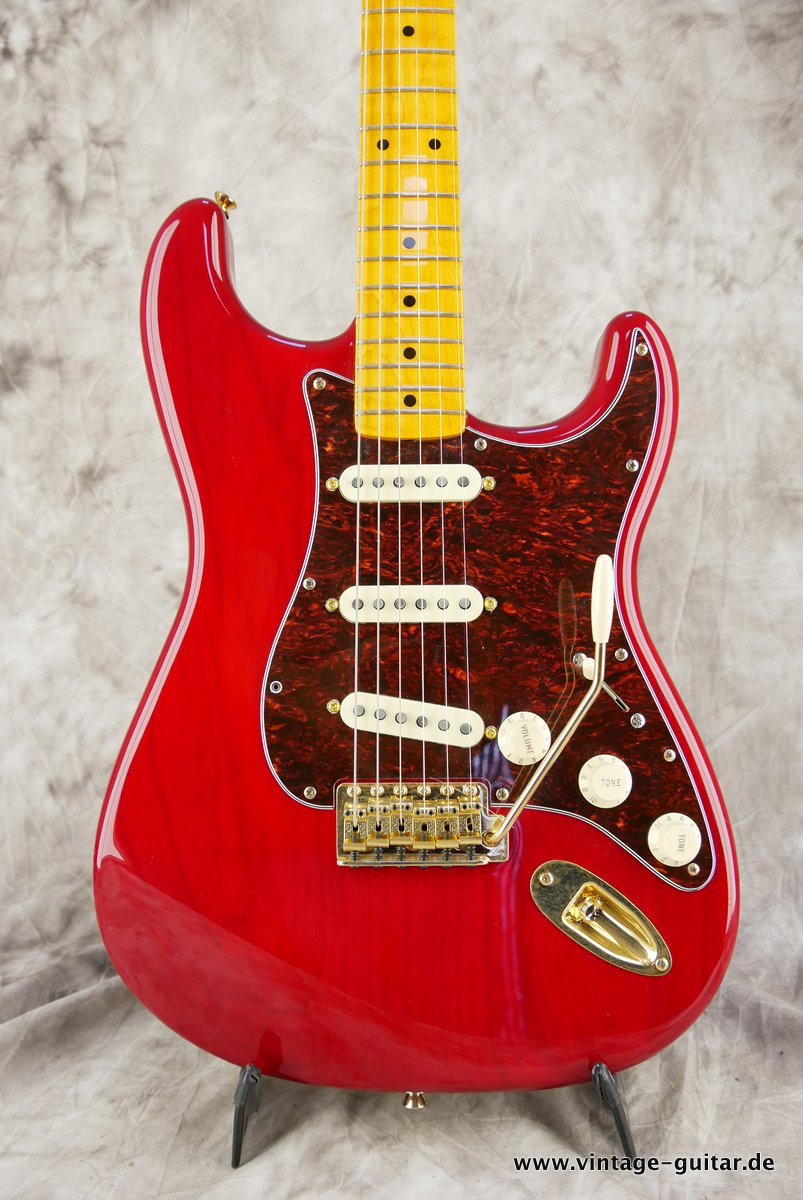 Fender_Stratocaster_Mexico_2013_Crimson_Red_transparent-003.JPG