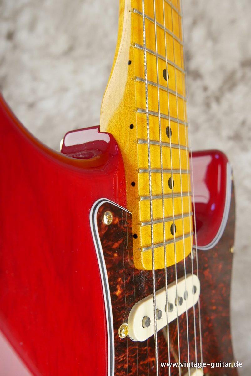 Fender_Stratocaster_Mexico_2013_Crimson_Red_transparent-013.JPG