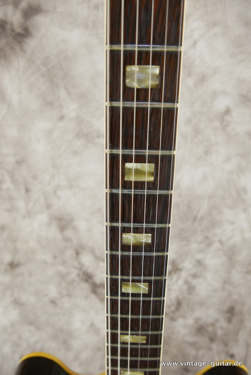 Gibson_ES-335_TD_sunburst_PAF_stoptail_1962-011.JPG