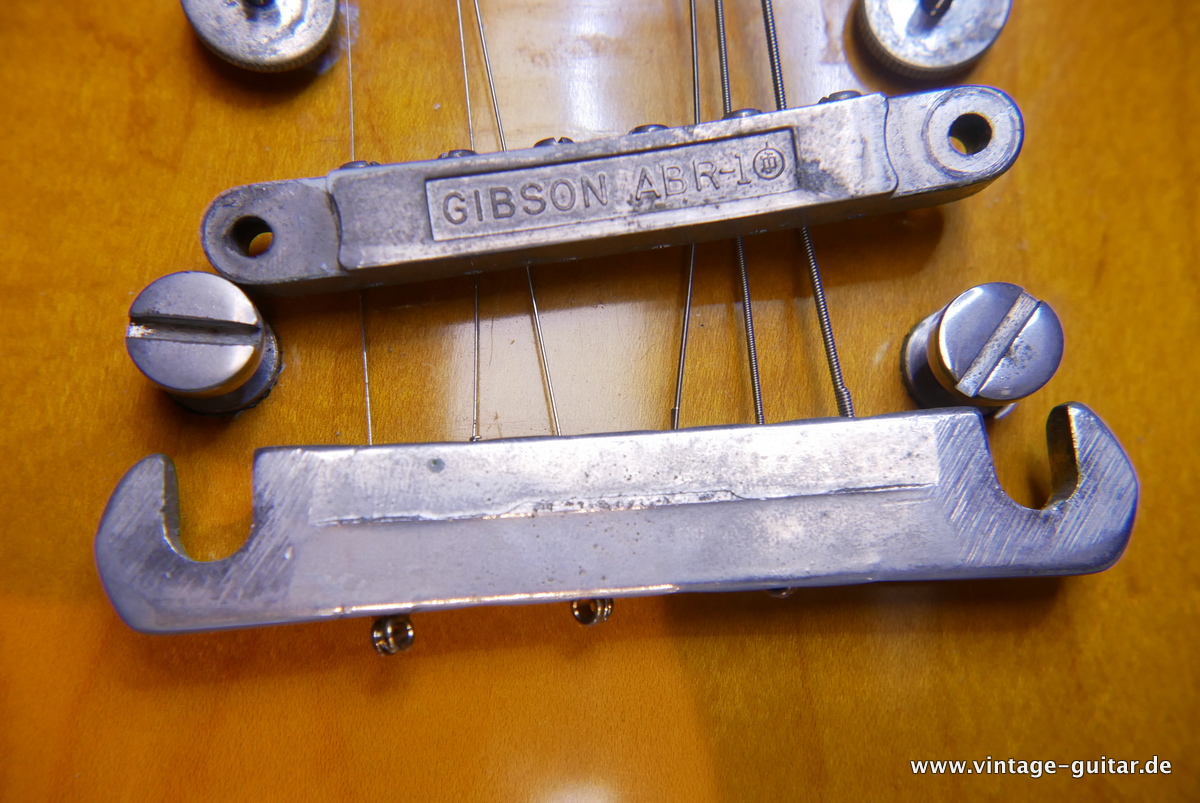 Gibson_ES-335_TD_sunburst_PAF_stoptail_1962-020.JPG