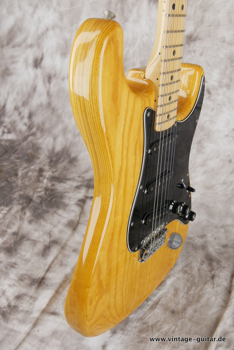 Fender_Stratocaster_natural_1979-005.JPG