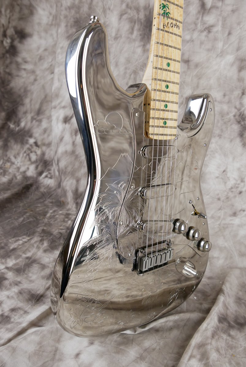 Fender-Aloha-Stratocaster-Freddie-Tawares-Commemorative-Linited-Edition-1995-004.JPG