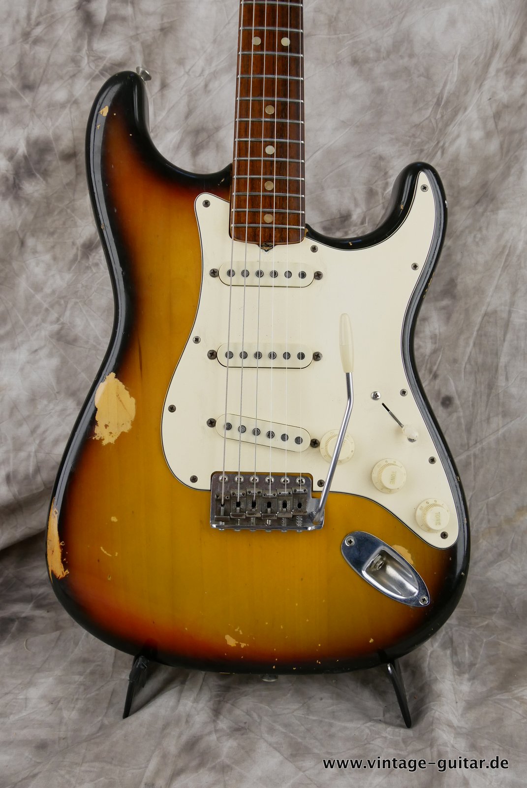 Fender-Stratocaster-1972-sunburst-4-hole-002.JPG