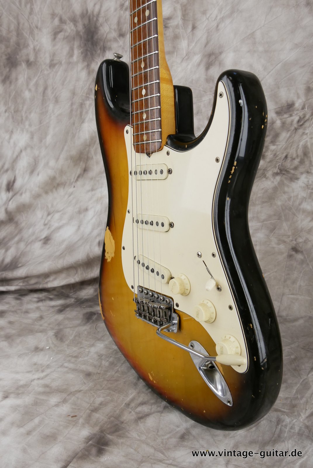 Fender-Stratocaster-1972-sunburst-4-hole-006.JPG