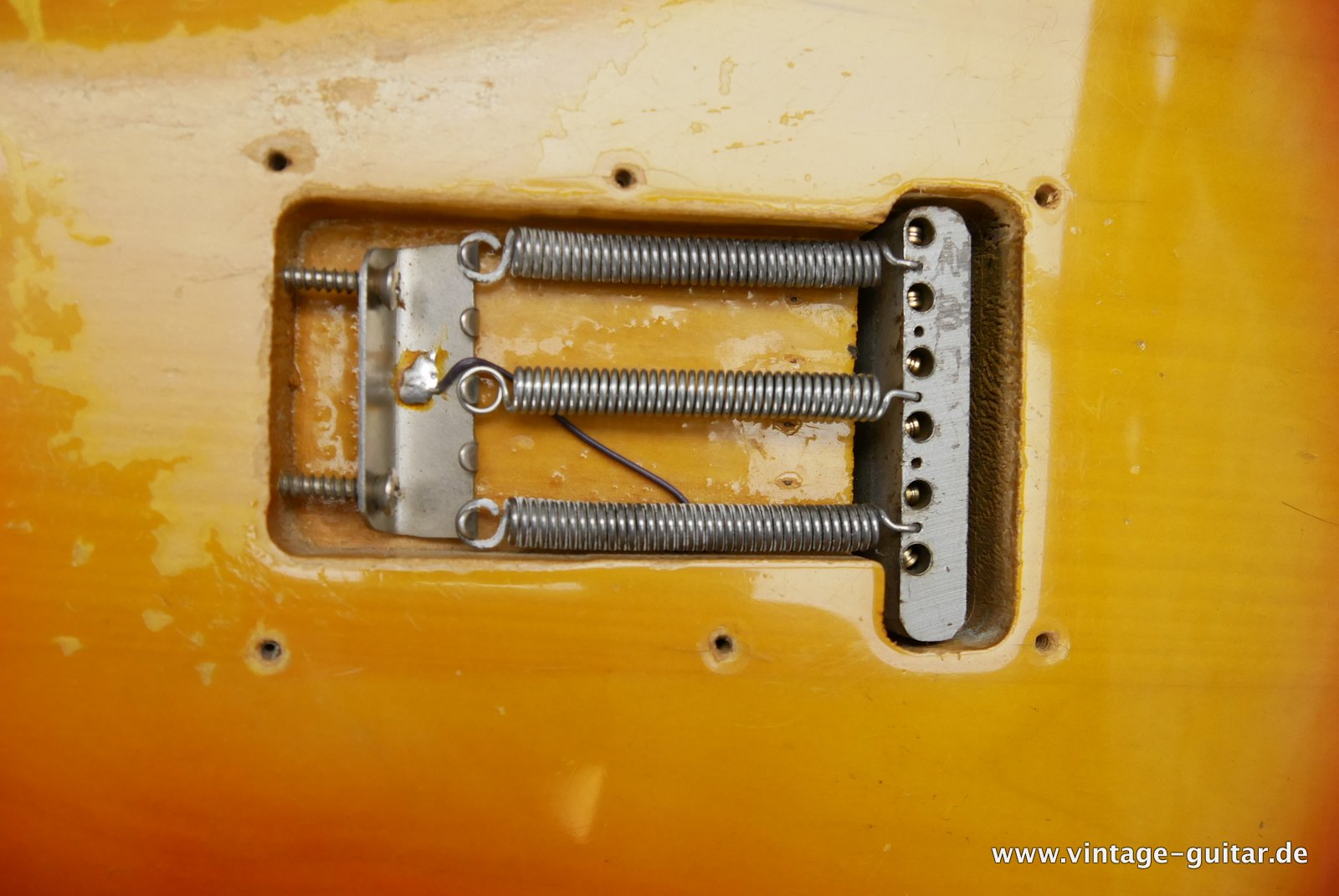 Fender-Stratocaster-1972-sunburst-4-hole-015.JPG