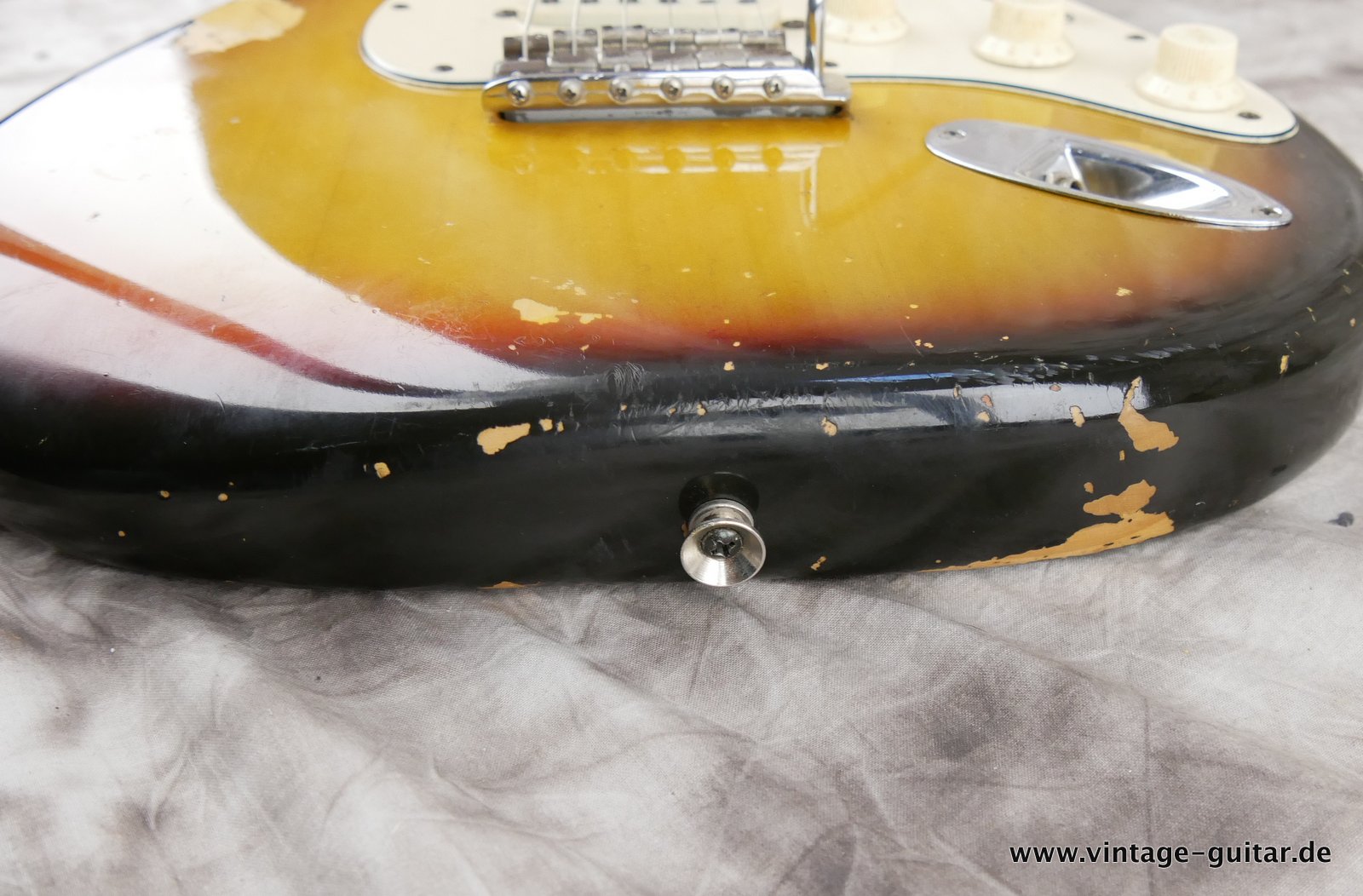 Fender-Stratocaster-1972-sunburst-4-hole-018.JPG