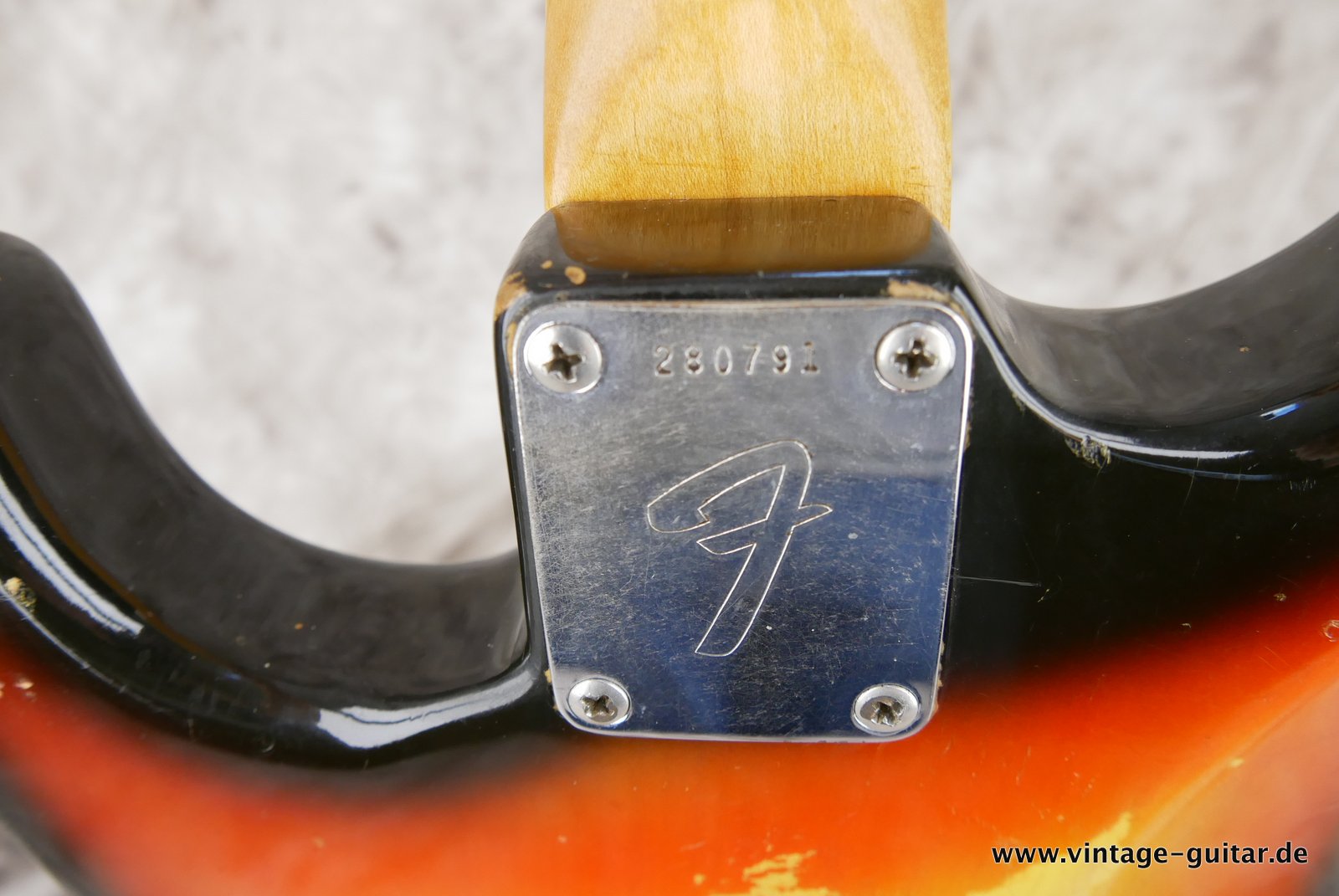Fender-Stratocaster-1972-sunburst-4-hole-019.JPG