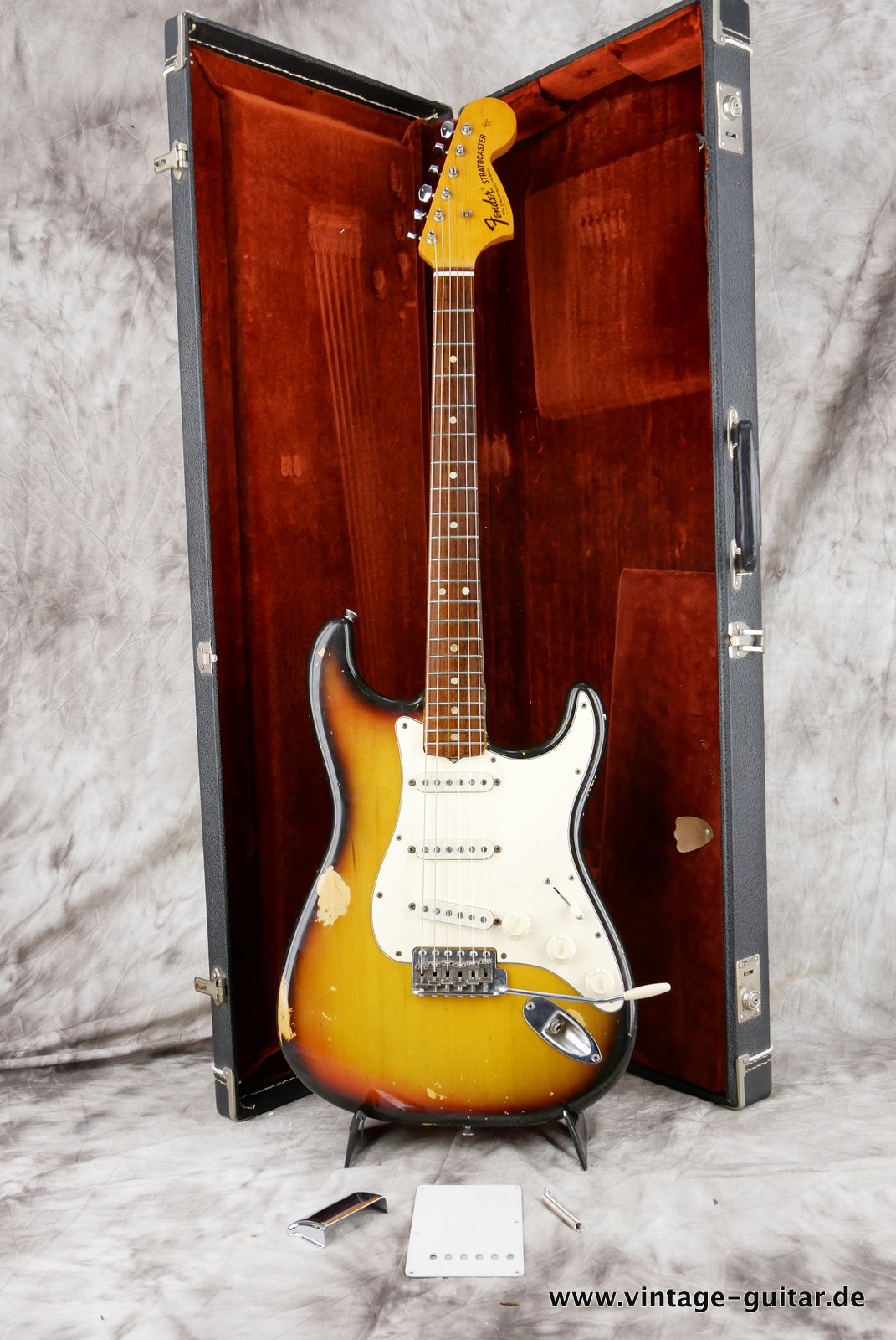 Fender-Stratocaster-1972-sunburst-4-hole-033.JPG