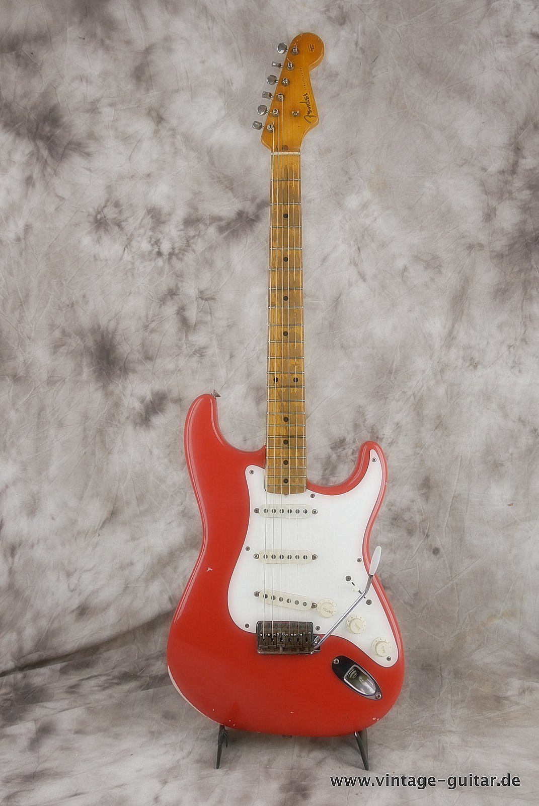 Fender-Stratocaster-1957-fiesta-red-001.JPG