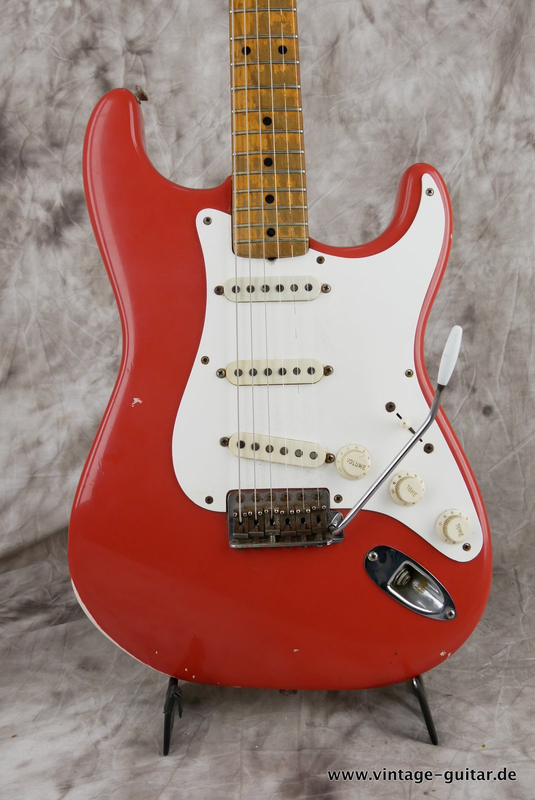 Fender-Stratocaster-1957-fiesta-red-002.JPG