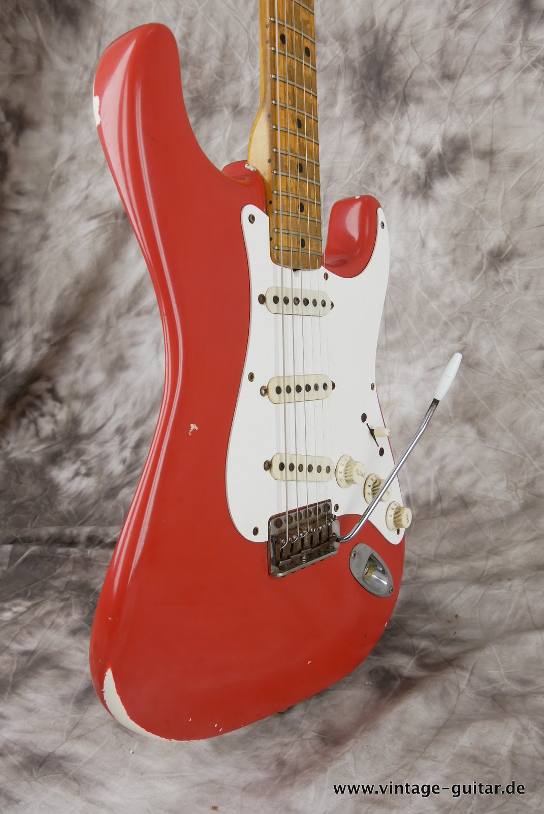 Fender-Stratocaster-1957-fiesta-red-005.JPG