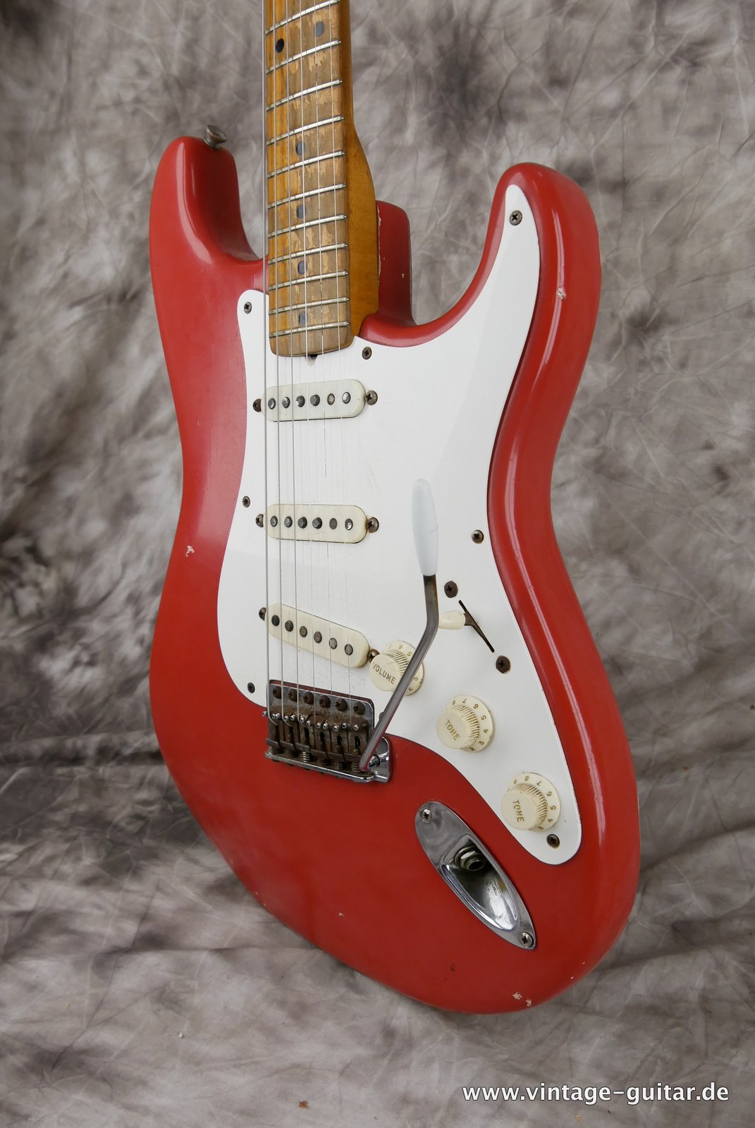 Fender-Stratocaster-1957-fiesta-red-006.JPG