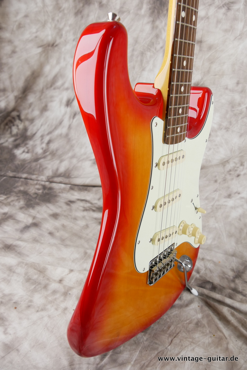 Fender_Stratocaster_Japan_exclusive_classic_60s_sienna_burst_2016-005.JPG