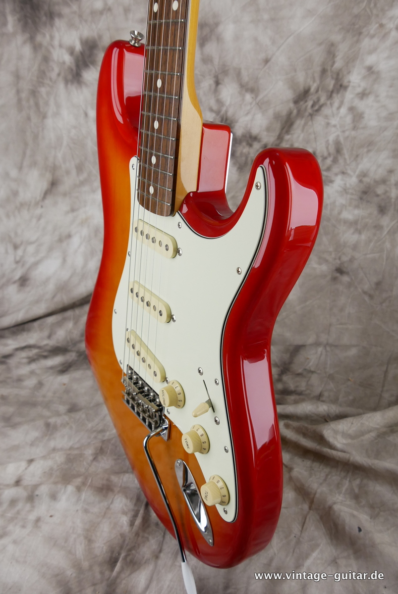 Fender_Stratocaster_Japan_exclusive_classic_60s_sienna_burst_2016-006.JPG