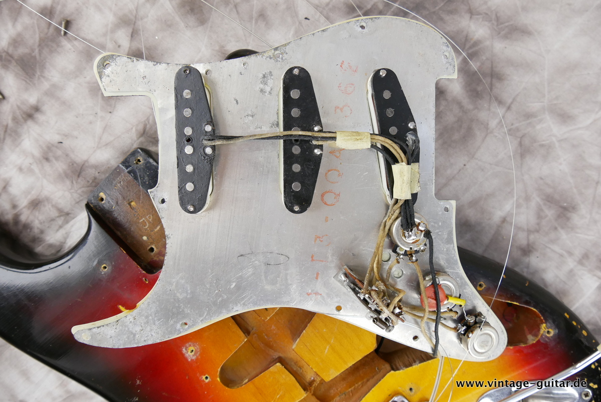 Fender_Stratocaster_Pre_CBS_sunburst_1963-022.jpg