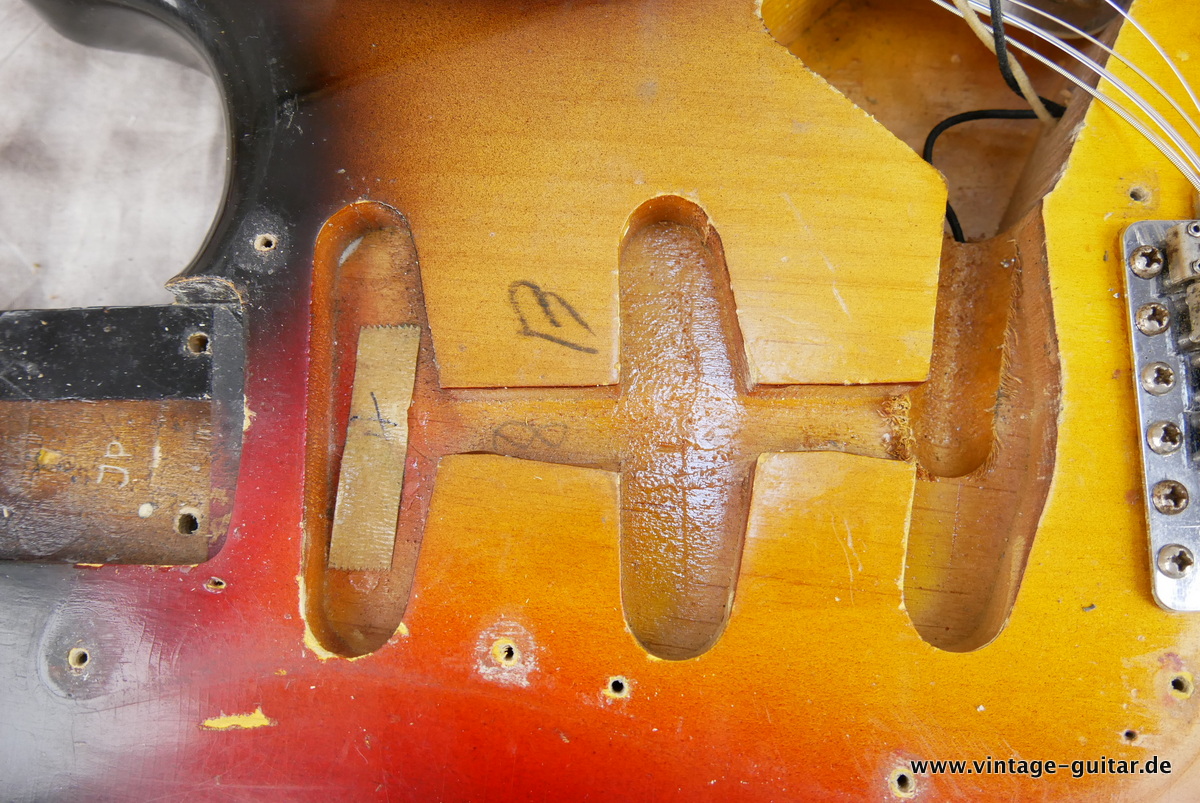 Fender_Stratocaster_Pre_CBS_sunburst_1963-030.jpg