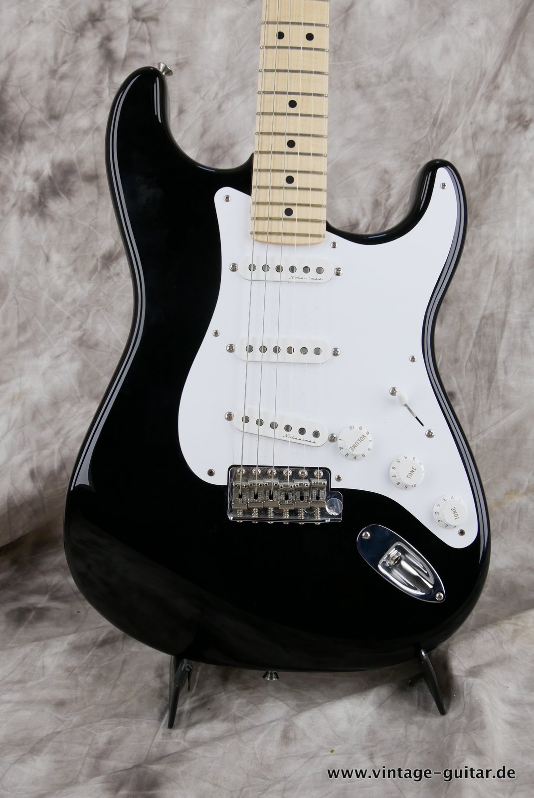 Fender-Stratocaster-Eric-Clapton-Signature-Blackie-2019-002.JPG