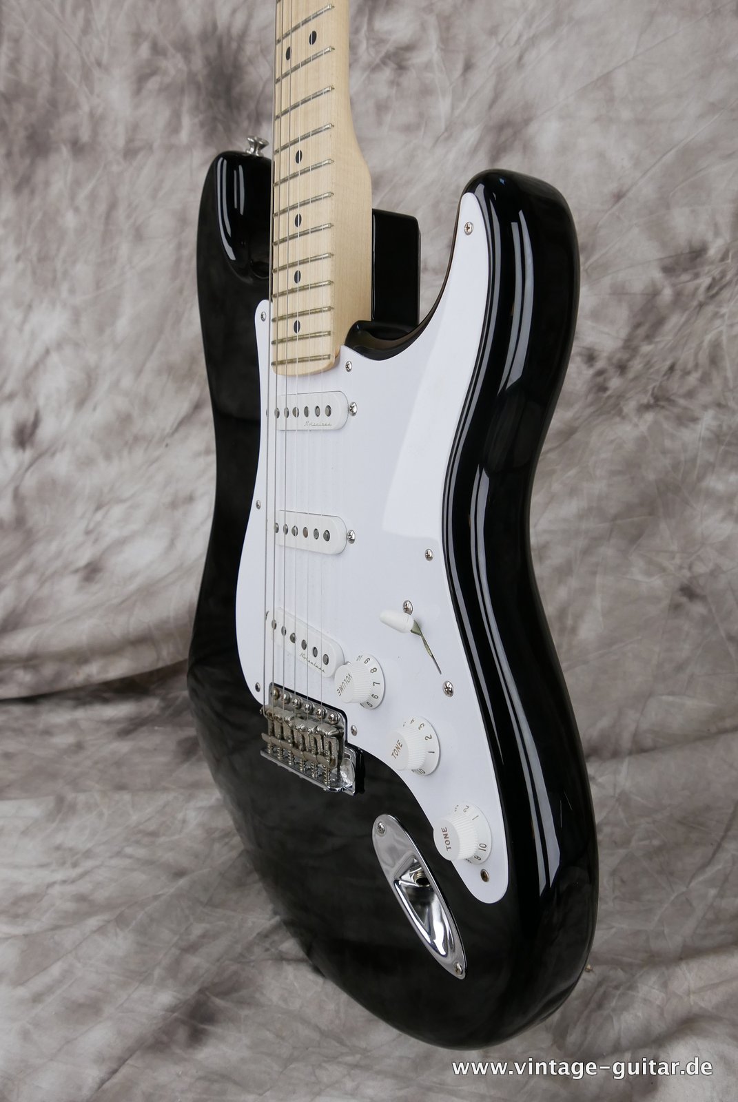 Fender-Stratocaster-Eric-Clapton-Signature-Blackie-2019-007.JPG