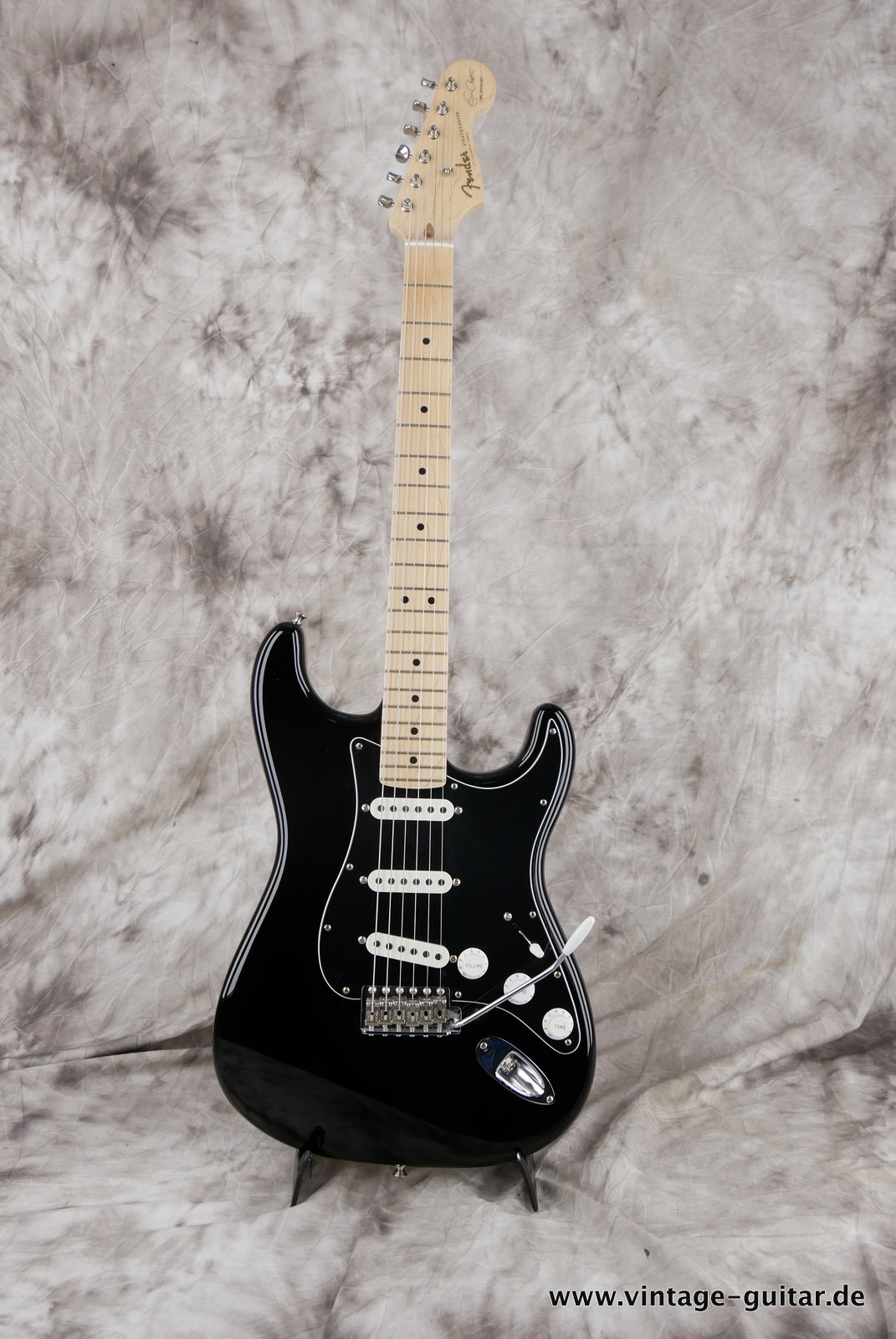 Fender-Stratocaster-Eric-Clapton-Blackie-2011-001.JPG
