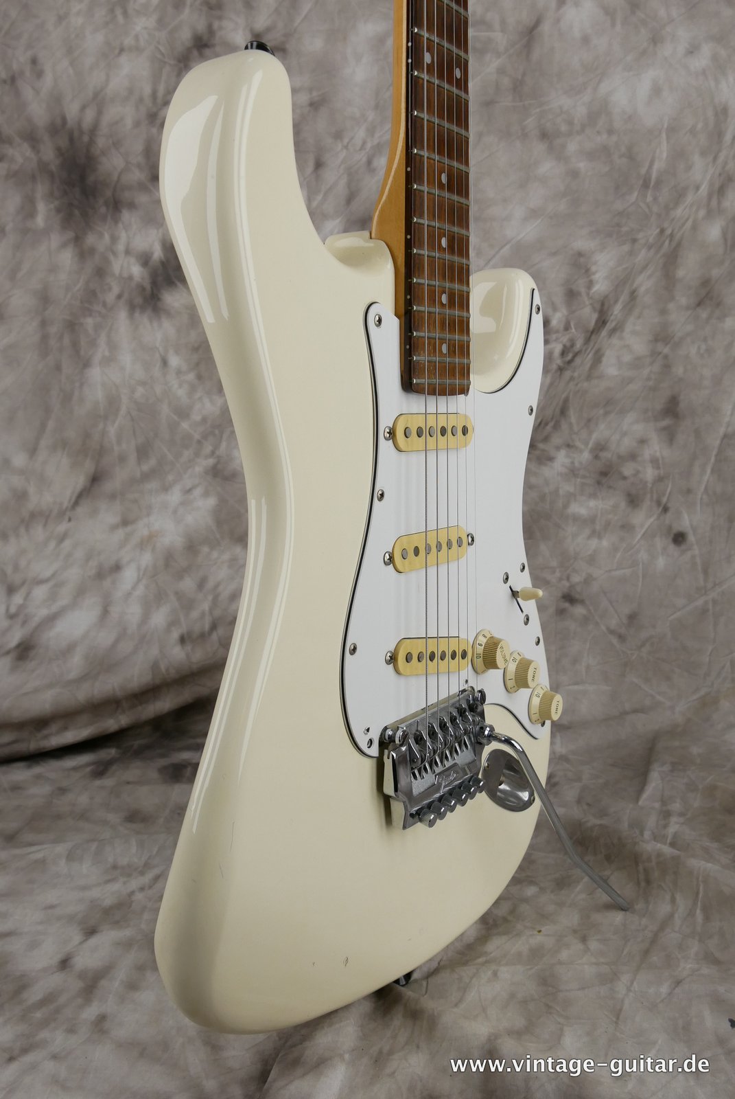 Fender-Stratocaster-MIJ-1985-Kahler-Tremolo-white-017.JPG