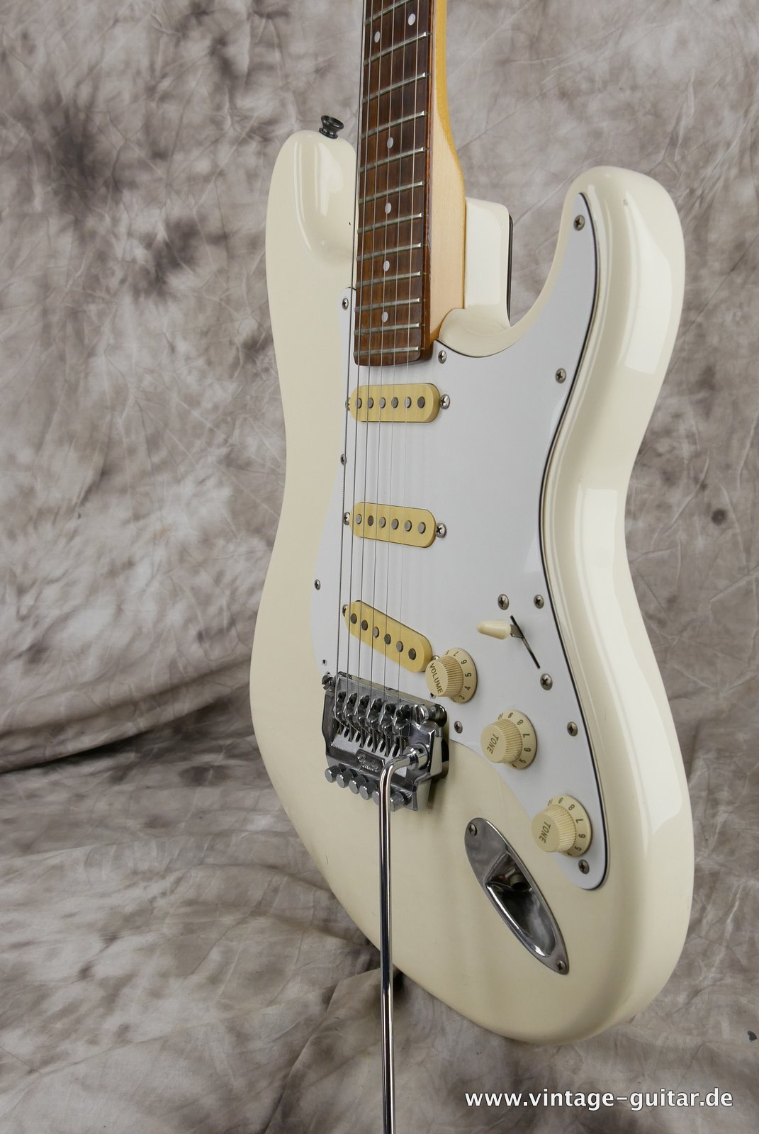 Fender-Stratocaster-MIJ-1985-Kahler-Tremolo-white-018.JPG