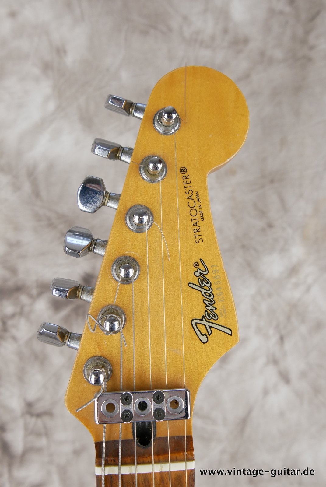 Fender-Stratocaster-MIJ-1985-Kahler-Tremolo-white-021.JPG