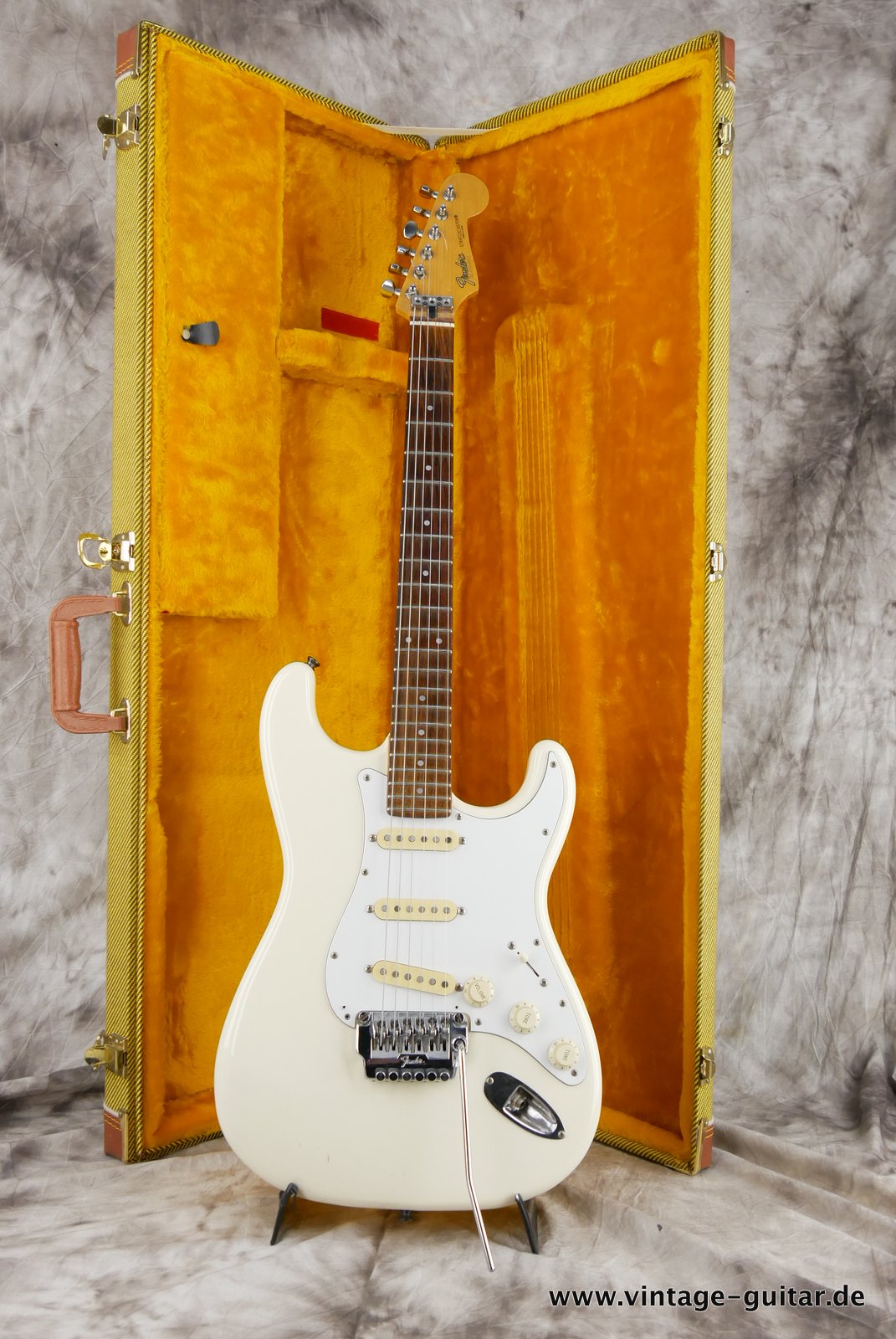 Fender-Stratocaster-MIJ-1985-Kahler-Tremolo-white-026.JPG