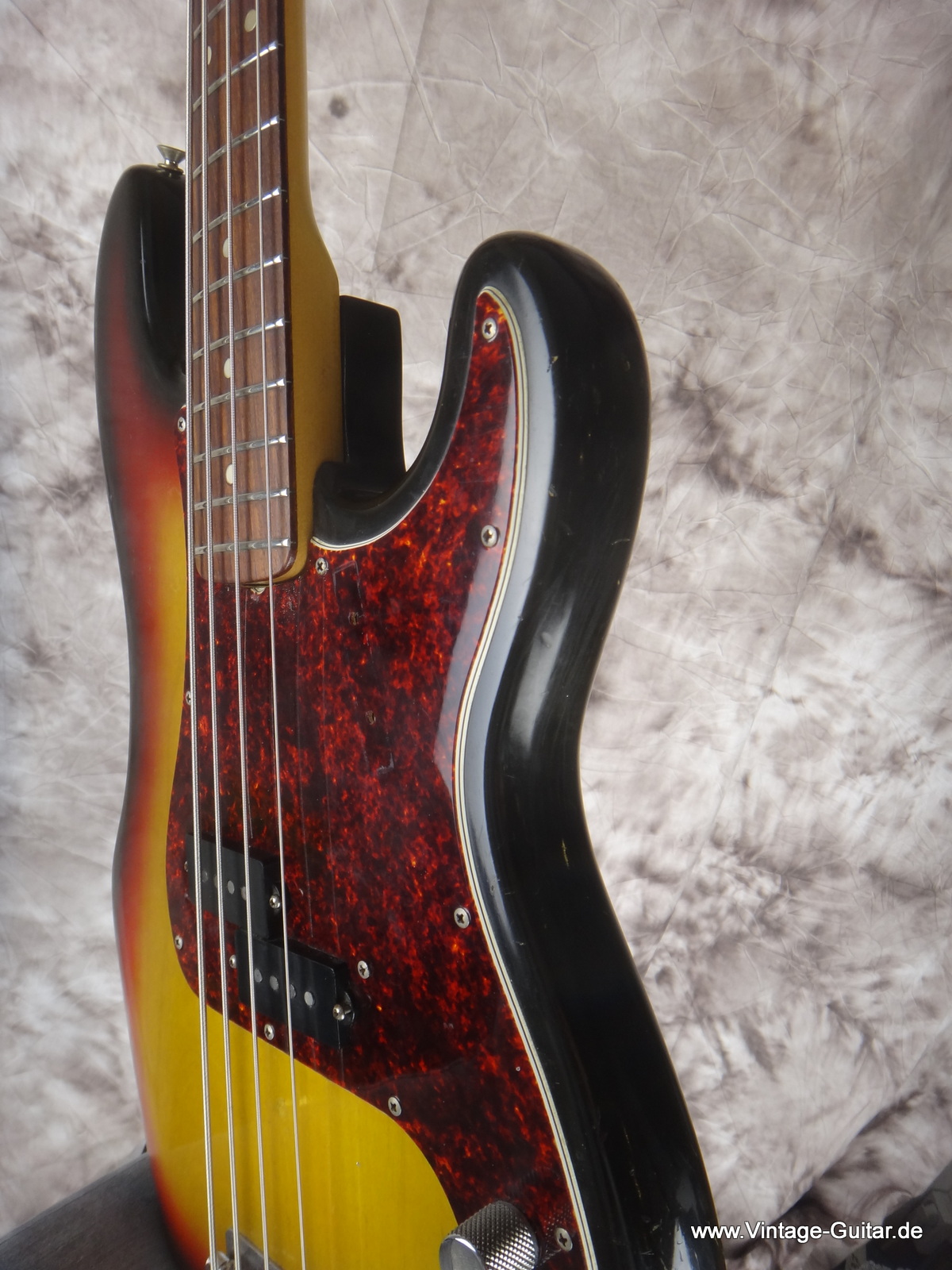 Fender_Precision_Bass_1972_sunburst-012.JPG