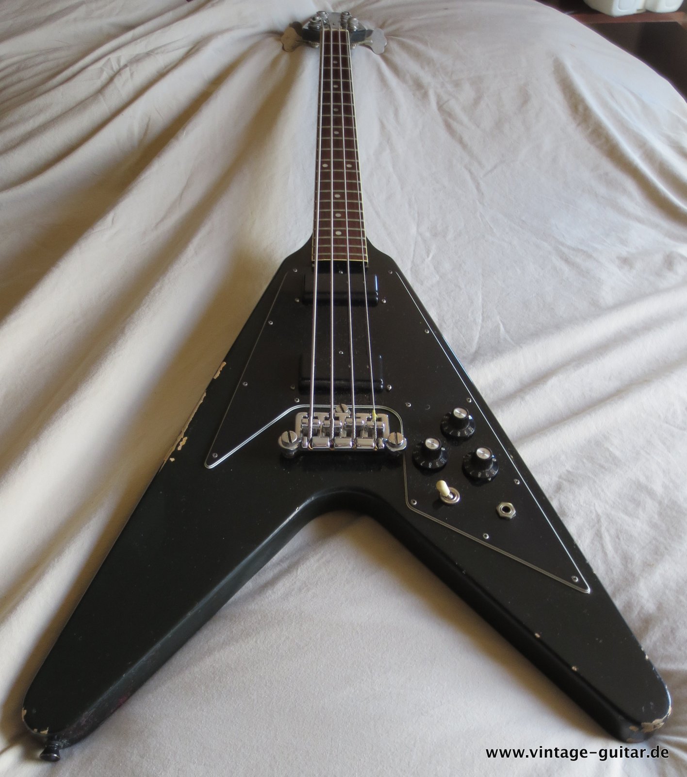 Gibson-Flying-V-Bass-1981-black-001.JPG