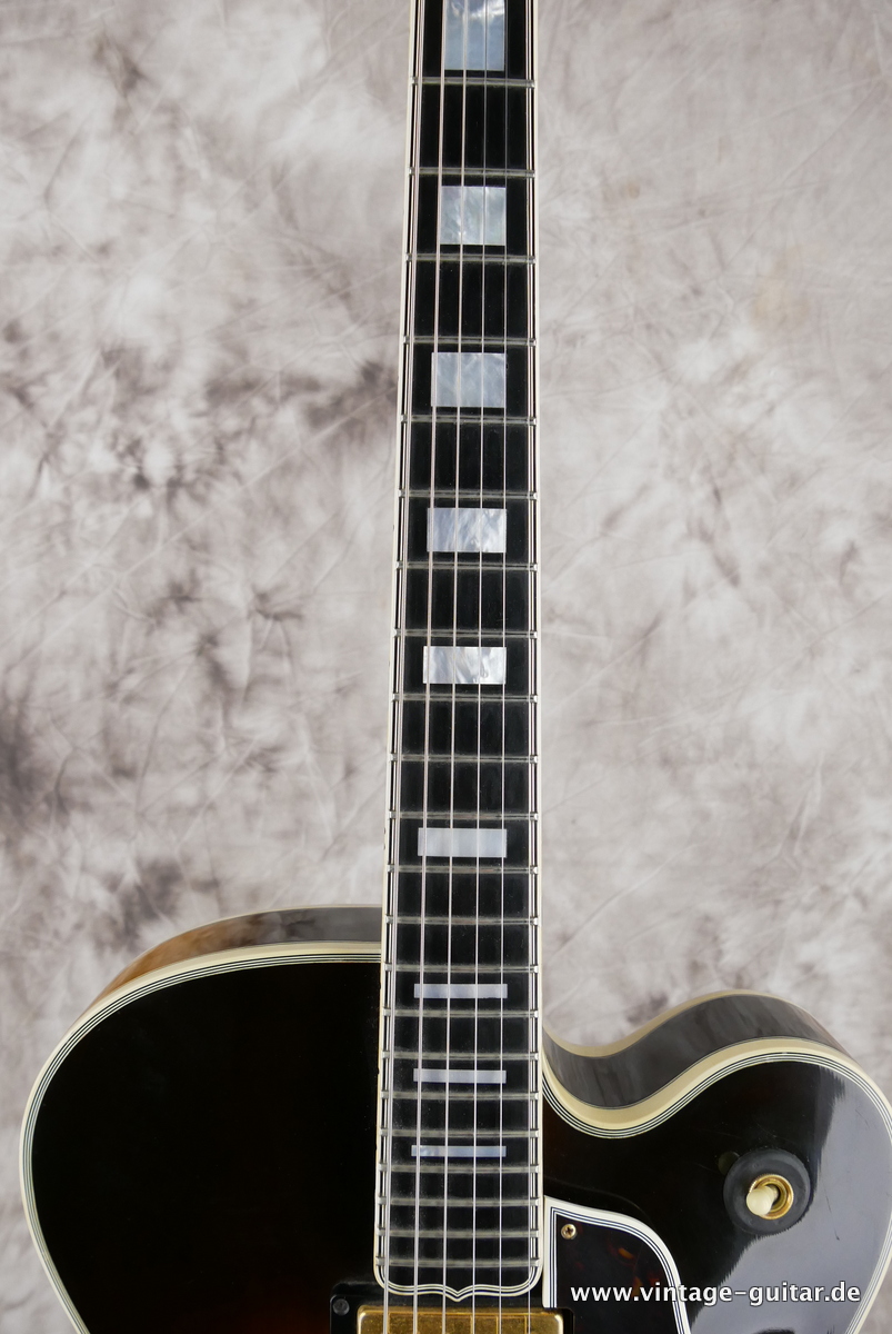 Gibson_Byrdland_Master_Model_sunburst_1990-011.JPG
