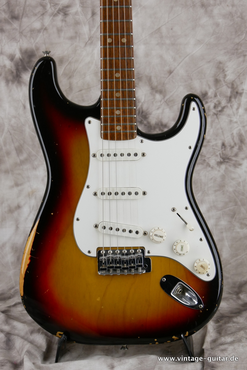 Fender_Stratocaster_white_parts_sunburst_1976-003.JPG