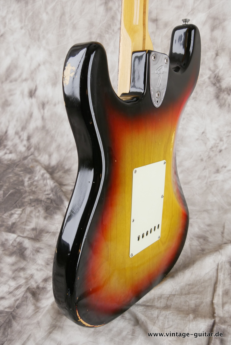 Fender_Stratocaster_white_parts_sunburst_1976-007.JPG