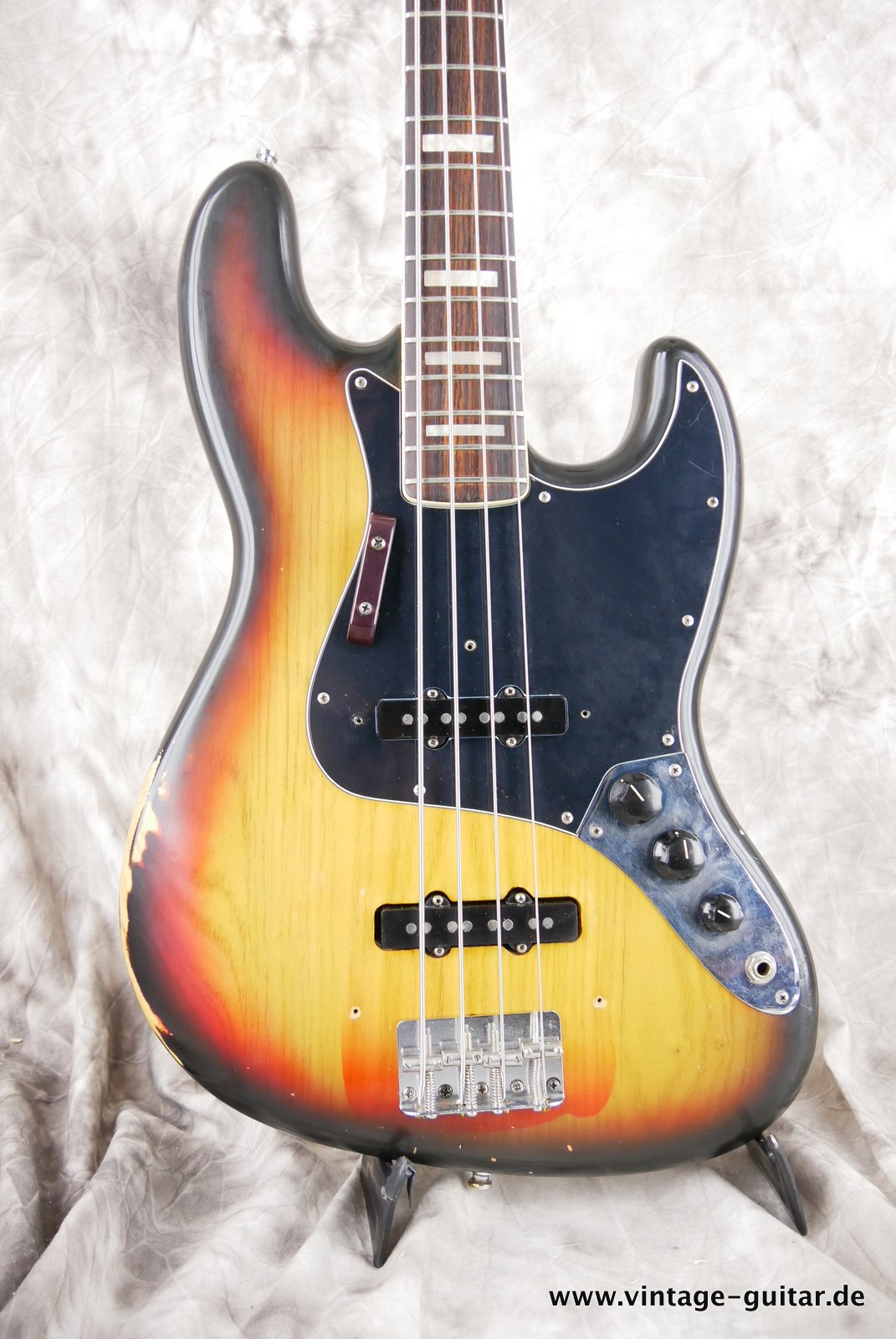 Fender-Jazz-Bass-1976-sunburst-002.JPG