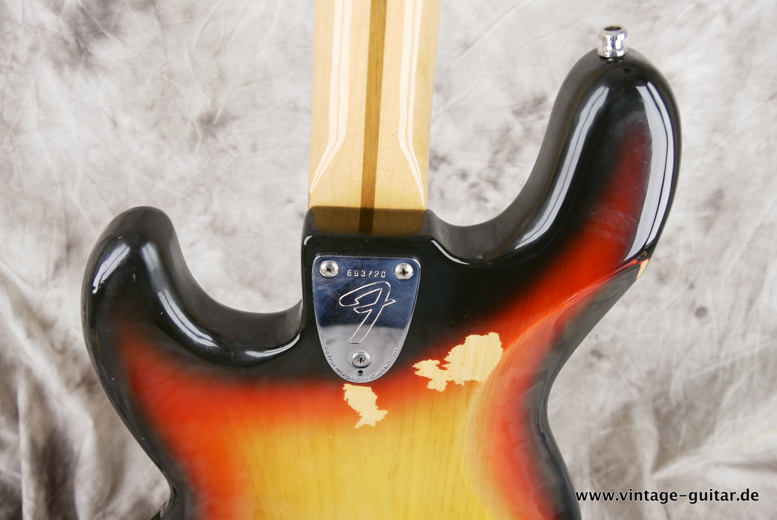Fender-Jazz-Bass-1976-sunburst-013.JPG