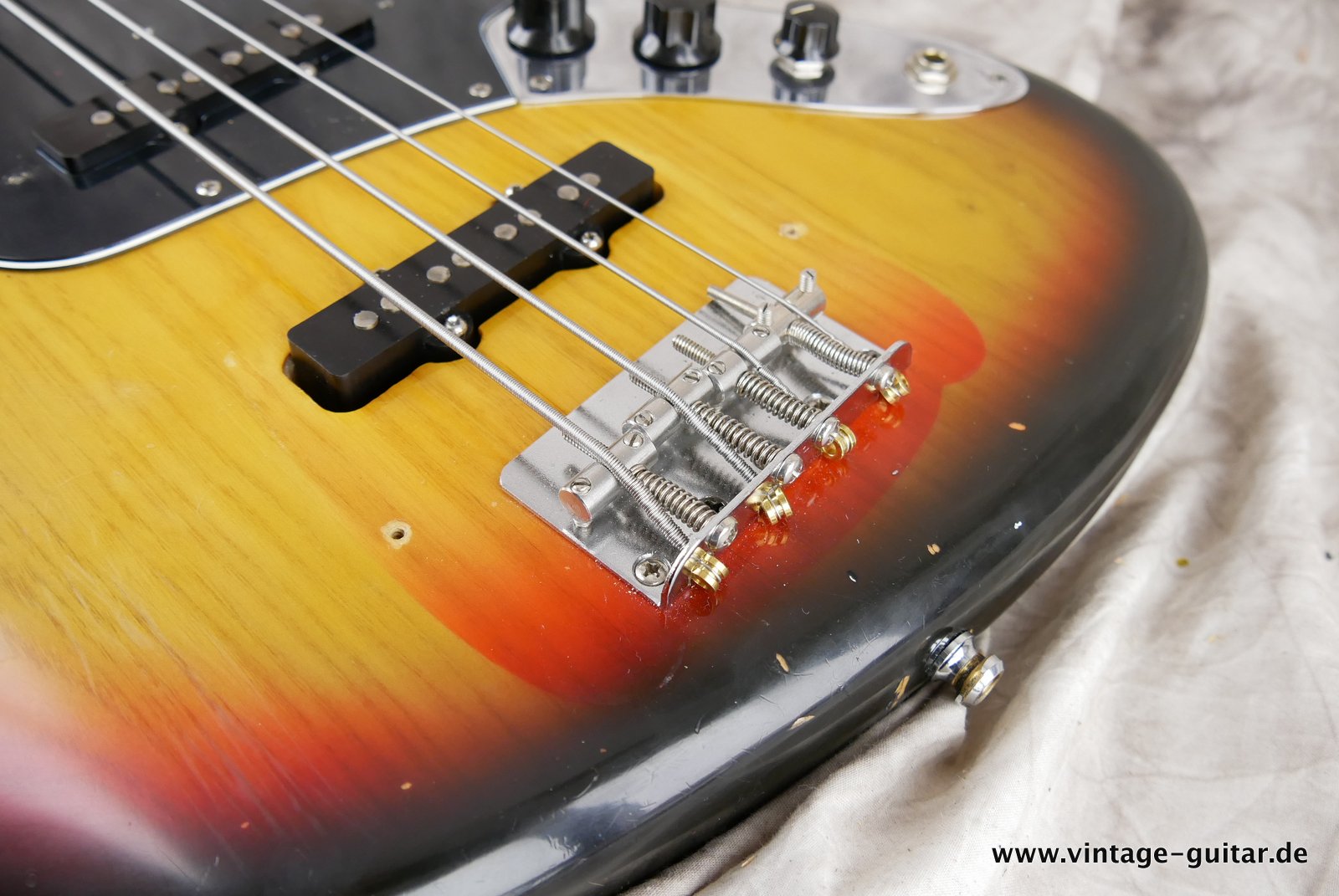 Fender-Jazz-Bass-1976-sunburst-015.JPG