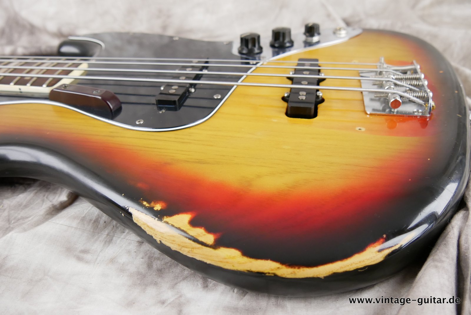 Fender-Jazz-Bass-1976-sunburst-016.JPG