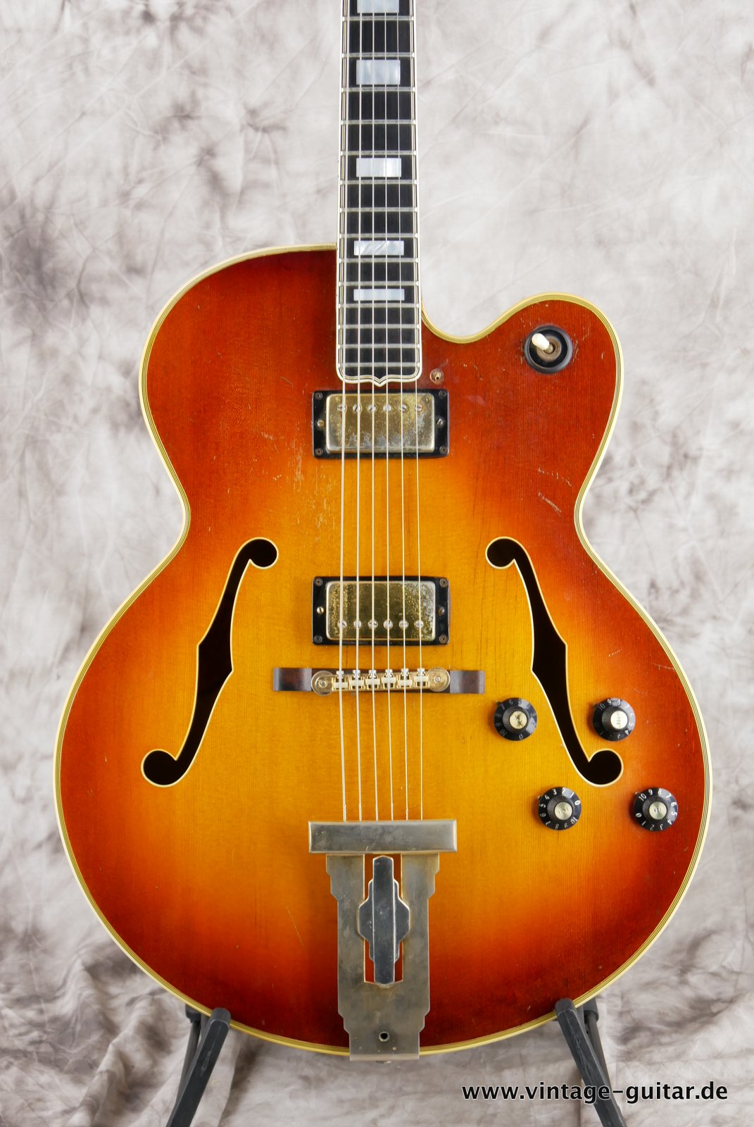 Gibson_L_5_CES_Custom_sunburst_1969-003.JPG