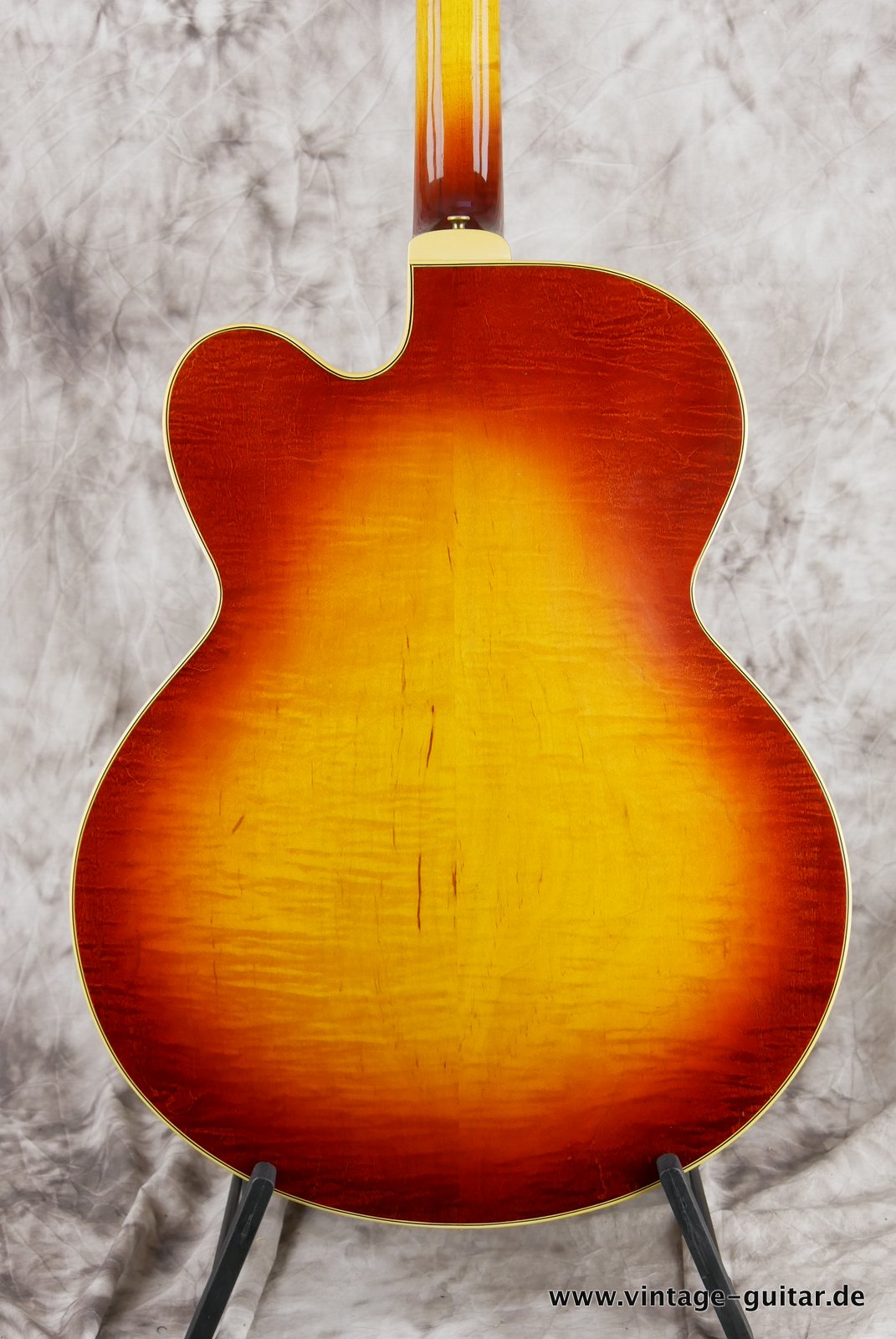 Gibson_L_5_CES_Custom_sunburst_1969-004.JPG